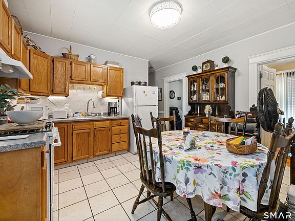 4th image of 206 Chipman Street