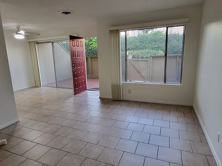 1430 W Badillo St — Photo 3
