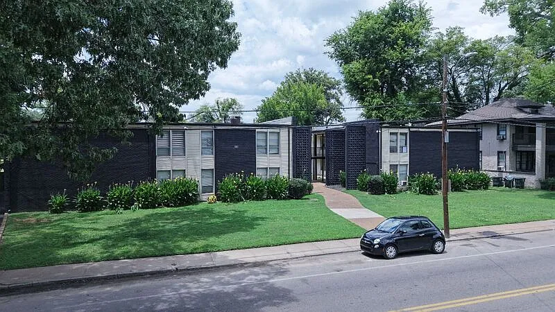 2 bed, 1.0 bath, 845 sqft, $720 — Photo 1