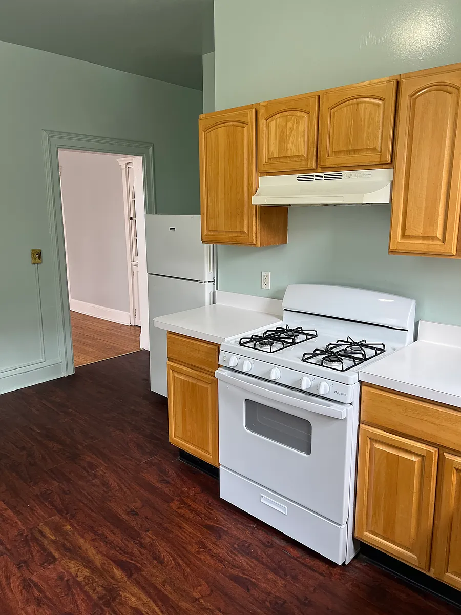 eat in kitchen - 109 Montgomery St #1C