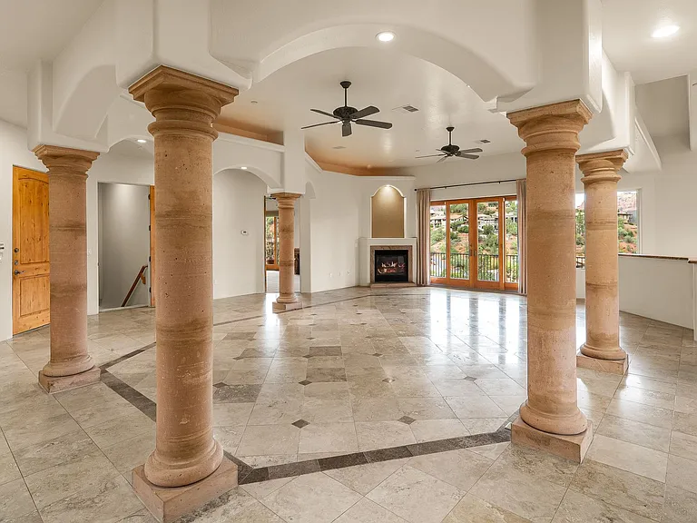 227 Les Springs Dr — Photo 36