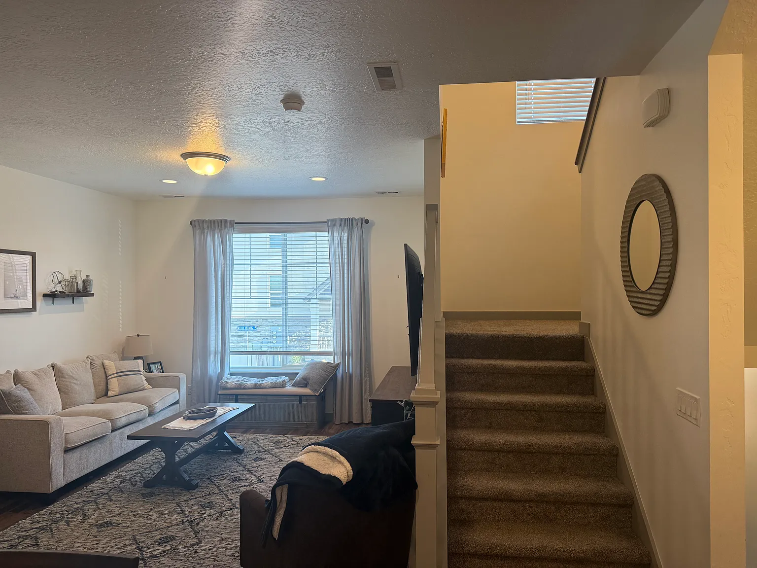 3 bed, 2.5 bath, 1491 sqft, $2,400 — Photo 3