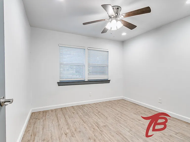 2214 N Florida Ave — Photo 4