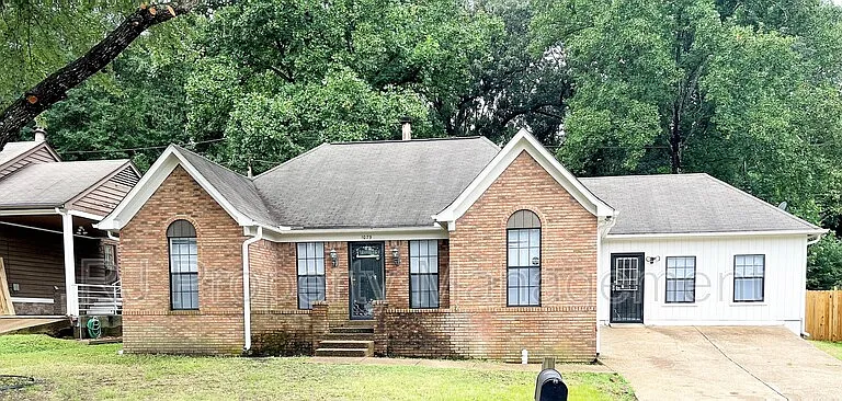 1079 Harpeth Dr — Photo 1