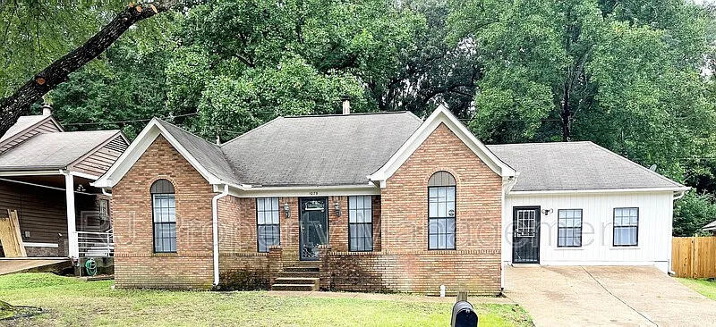 1079 Harpeth Dr