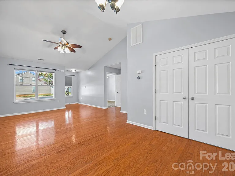 2052 Shady Pond Dr — Photo 8