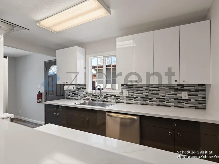 4726 Armour Dr — Photo 13