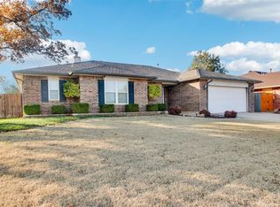 1108 Shelly Rd, Yukon, OK 73099