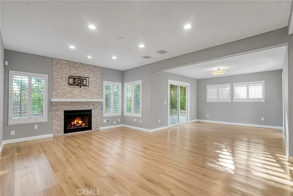 4 bed, 2.5 bath, 2157 sqft, $5,100 — Photo 2