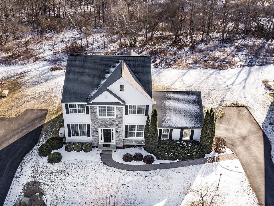 1st image of 5 Avendale Dr