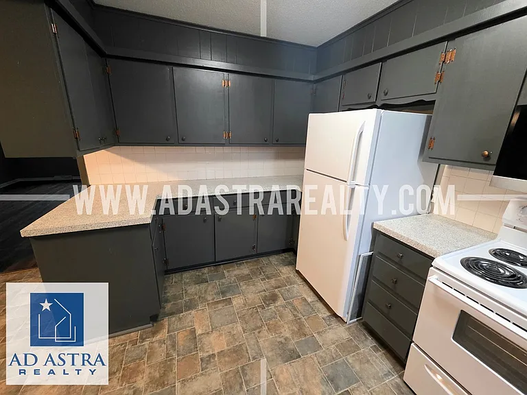 208 Brookside Dr — Photo 6
