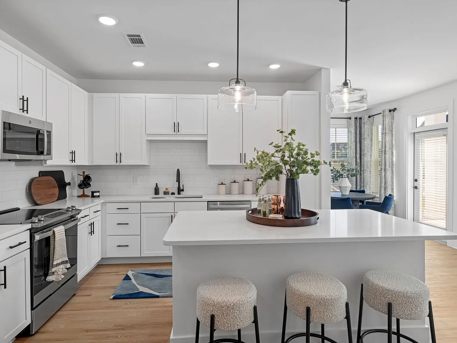 The Lindley at Grove 98 — Photo 4
