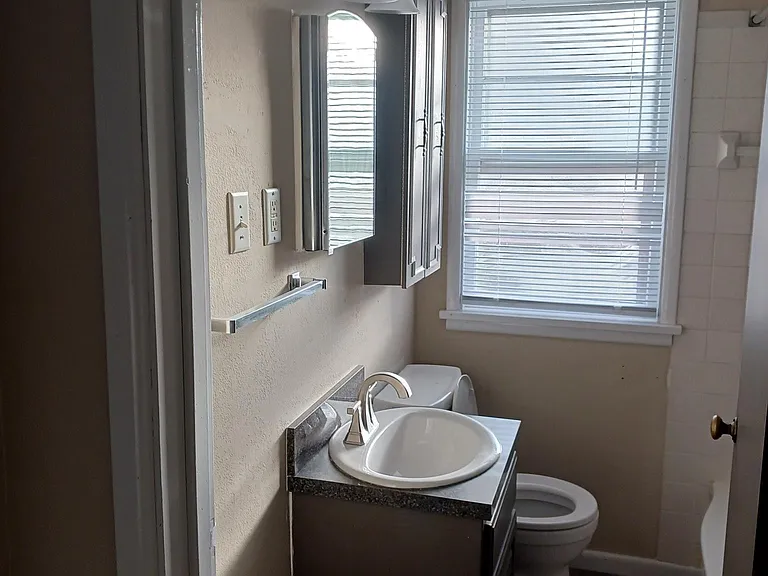 422 W William St — Photo 8