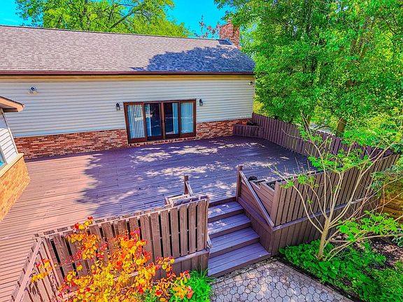 5th image of 631 Crown Hill Dr W