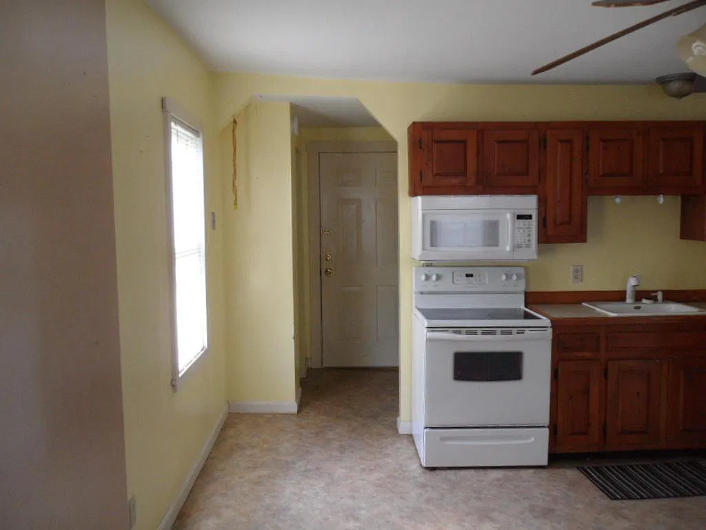 2 bed, 800 sqft, $1,200 — Photo 2