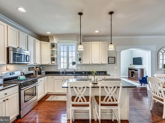 4th image of 117 Brooke Ln