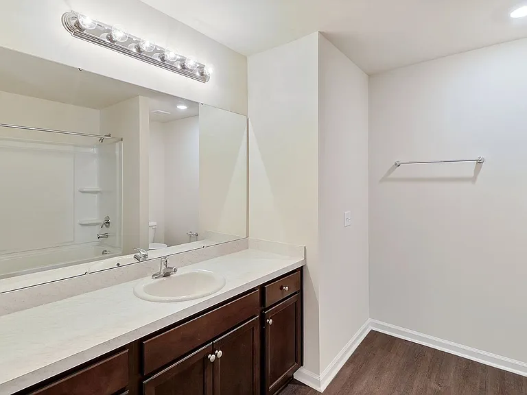 190 Brampton Ave — Photo 26