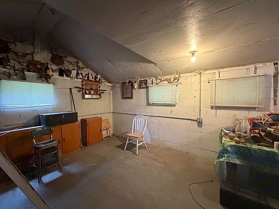 4th image of 1789 Mountain Church Rd