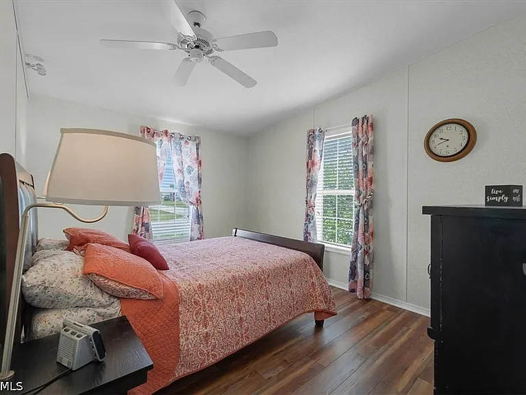 701 Coral Dr — Photo 17