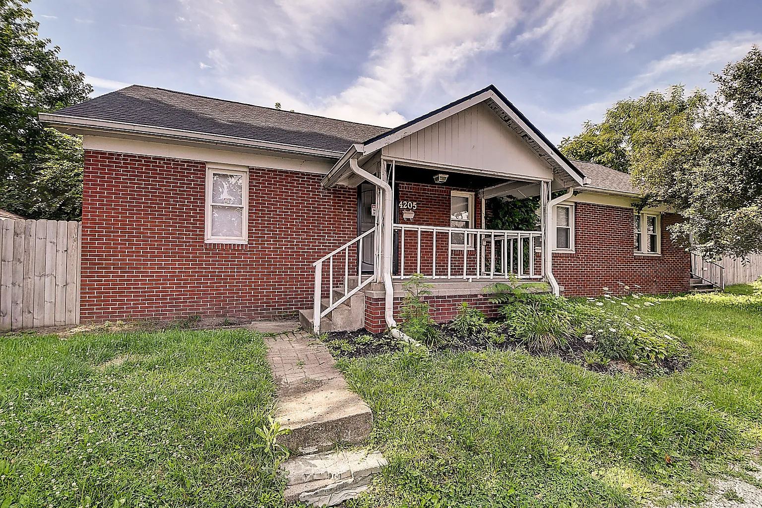 1229 N Gladstone Ave photo 1