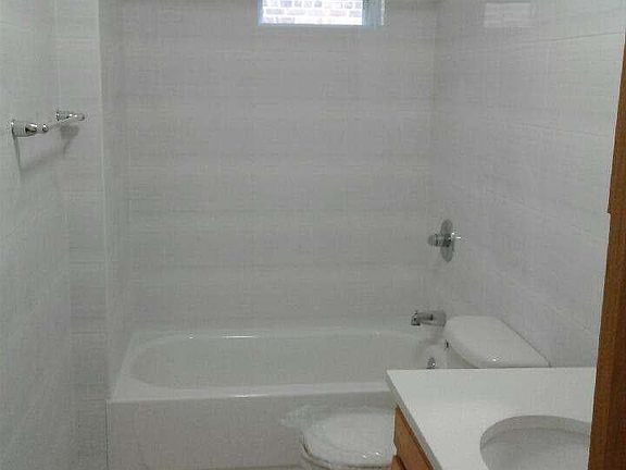 4th image of 40 Bay 37th St APT 1F