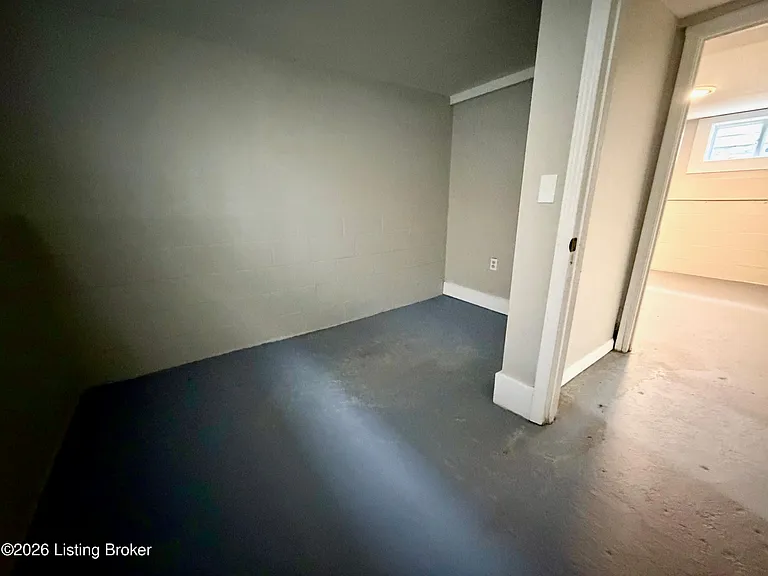1545 Catalpa St — Photo 11