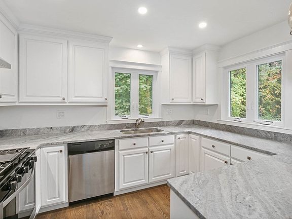 4th image of 27 Atwood St