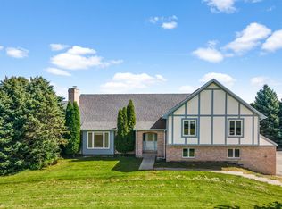 2N961 Howard Rd, Maple Park, IL 60151