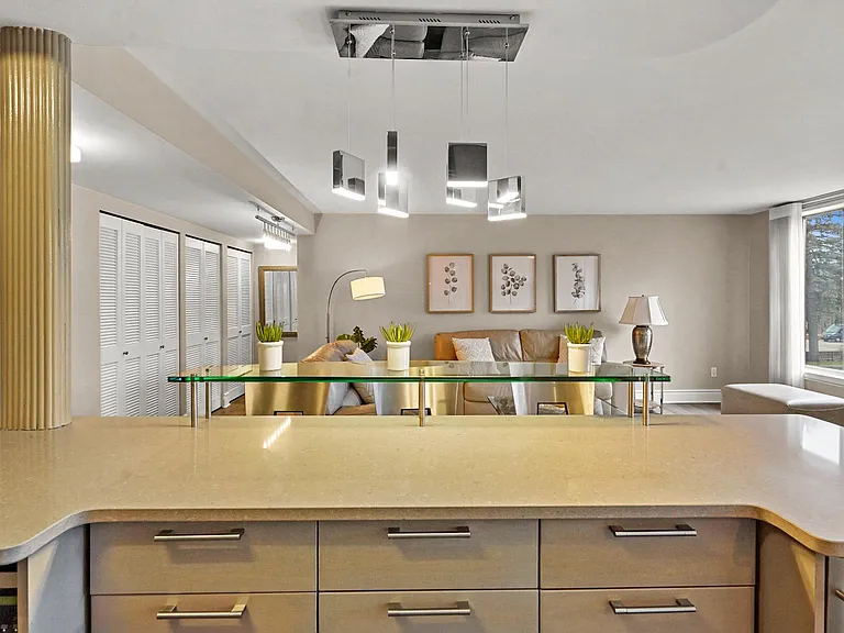 600 W Brown St #109 — Photo 12