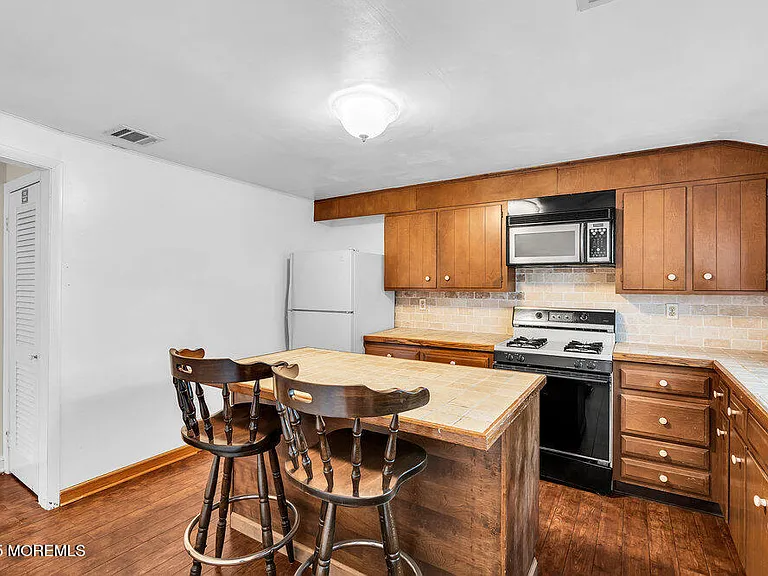 918 Charles Dr — Photo 25