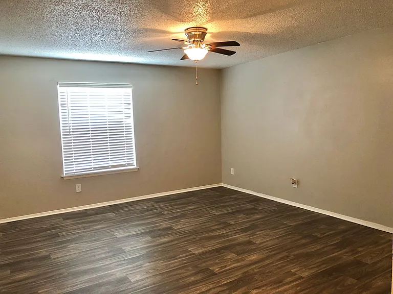 Yukon Heights Apartments — Photo 27