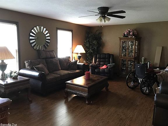2nd image of 160 Pool Dr