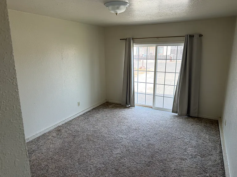 3604 Hemlock Ave — Photo 4