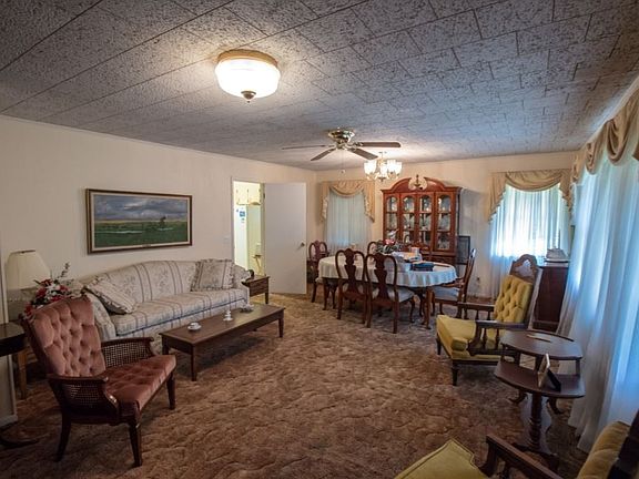4th image of 300 Carol St