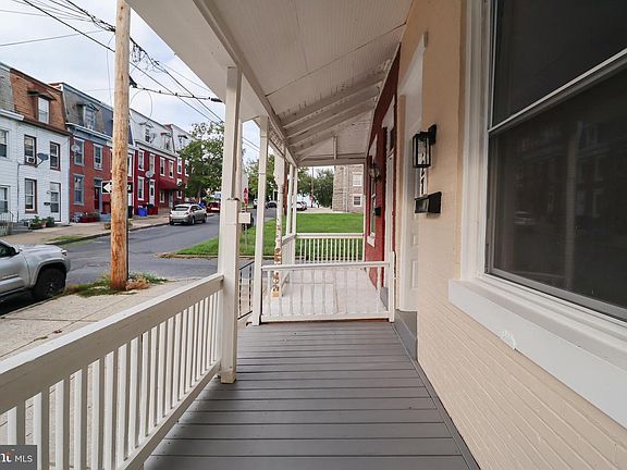 4th image of 427 Muench St