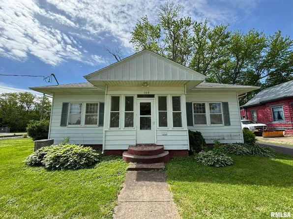 509 E Milton Ave, Lewistown, IL 61542