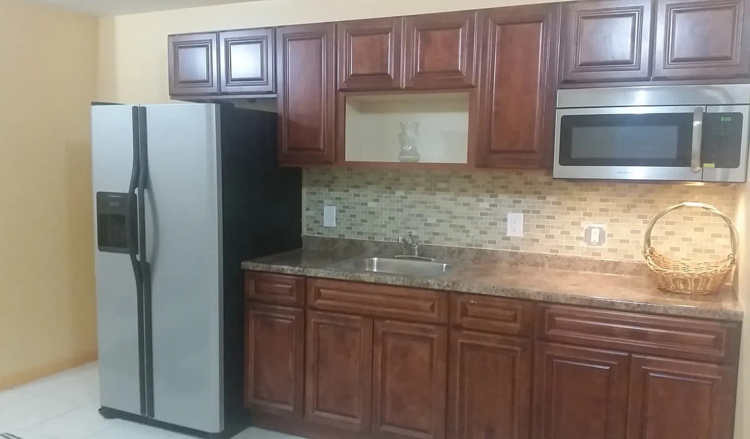 2 bed, 700 sqft, $1,800 — Photo 2