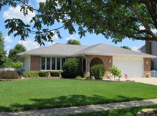 1109 Geneva St, Shorewood, IL