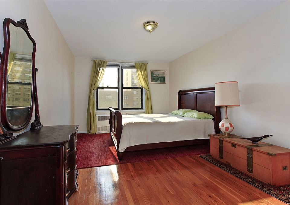 2nd image of 599 E 7th St APT 6D