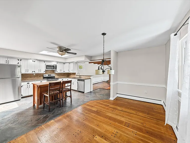 225 Chestnut St — Photo 12