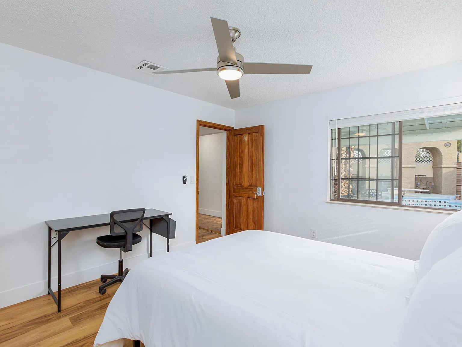 4 bed, 2.0 bath, $936 — Photo 2