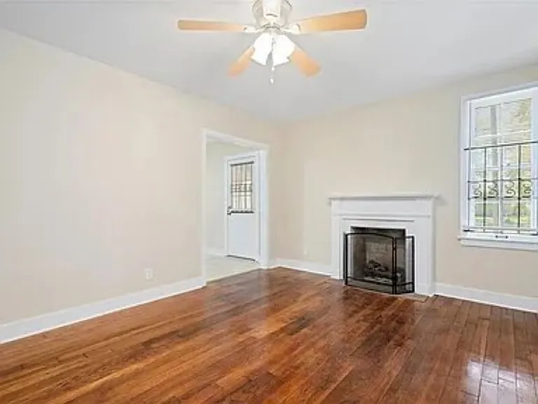 1450 McArthur St — Photo 2