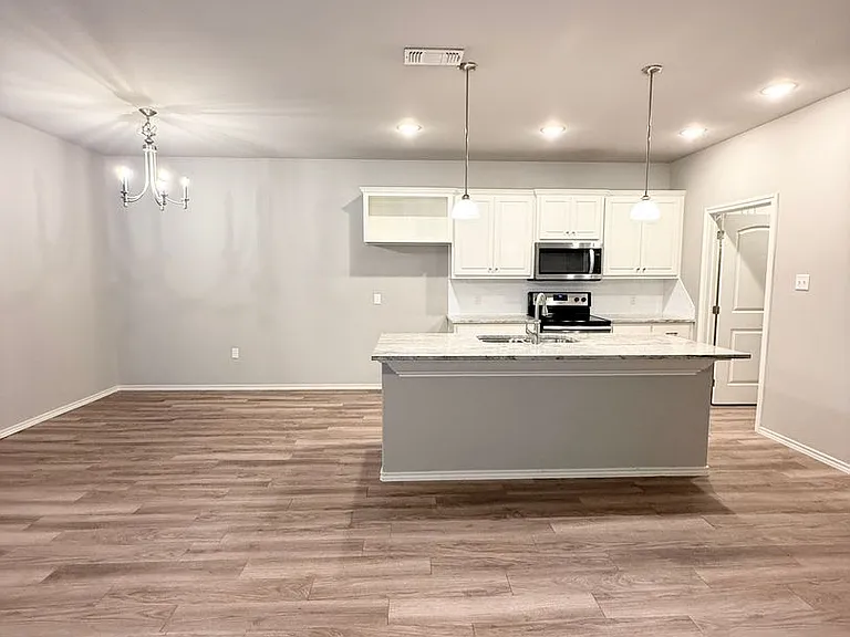 1217 Preston Trl — Photo 6