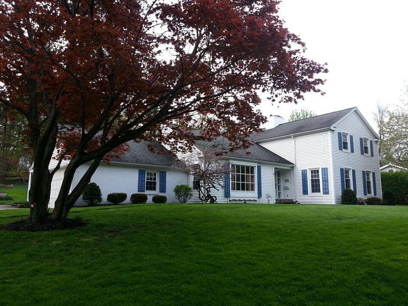 1st image of 215 W 41st St