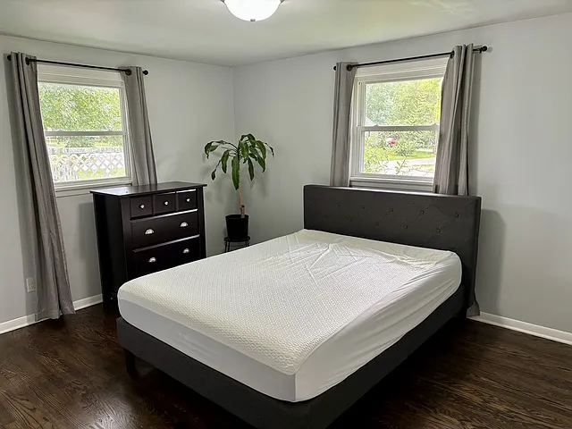 3 bed, 1056 sqft, $1,950 — Photo 4