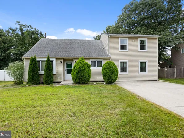 34 Saint Moritz Dr, Sicklerville, NJ 08081