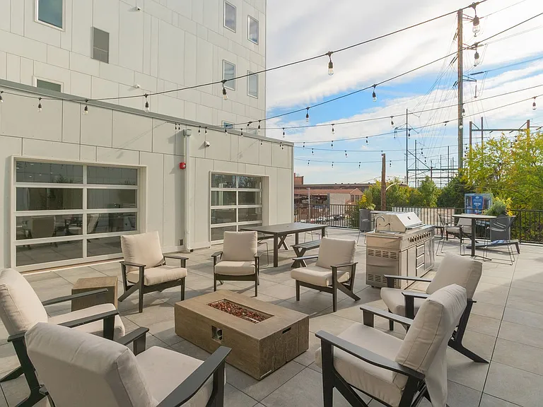 Graduate Pointe — Photo 206