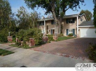 22537 Sylvan St, Woodland Hills, CA 91367