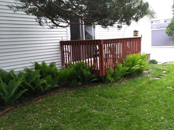 Deck access to side yard