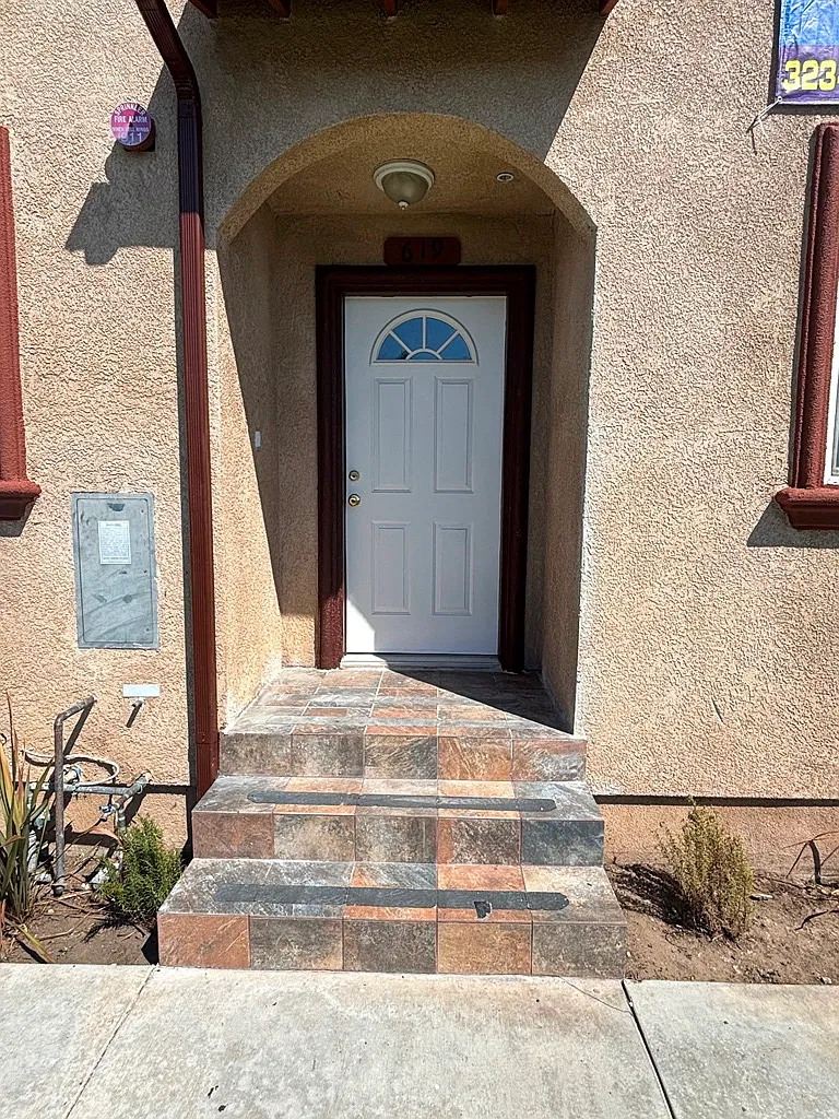 5 bed, 1702 sqft, $4,200 — Photo 2